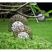 户外不锈钢发光镂空球雕塑定制抽象铁艺花球酒店落地水景园林摆件