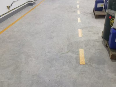 通安科技城厂区地面冷喷（油漆）划线图2
